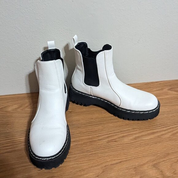 Sincerely Jules White Hippie Slip On Boots Size 7 - Picture 2 of 9